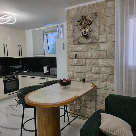 Apartment In Armil