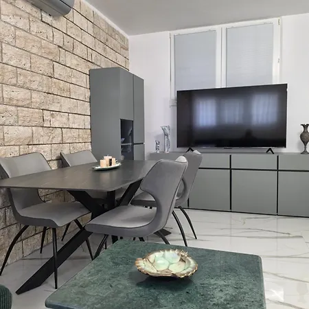 Apartment In Armil Peraía